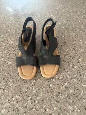 Clarks Kyarra Aster Wedge Black Open-Toe Slingback Heel Sandal Size 8.5